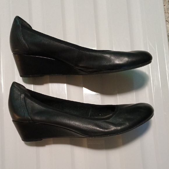 Aris Black Leather Loafers Minimalist Slip-On Flats - Picture 2 of 7